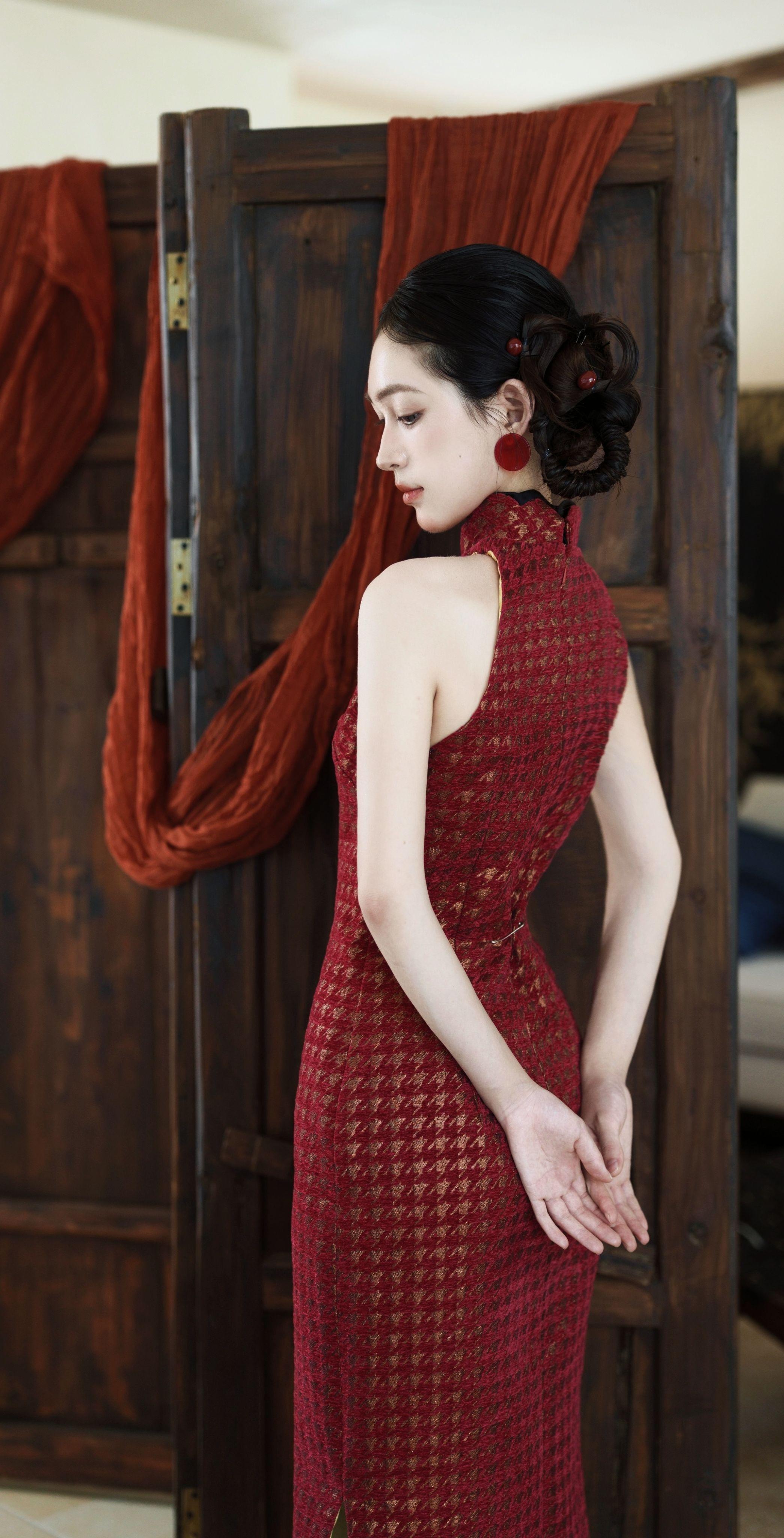 俯仰流年二十春。