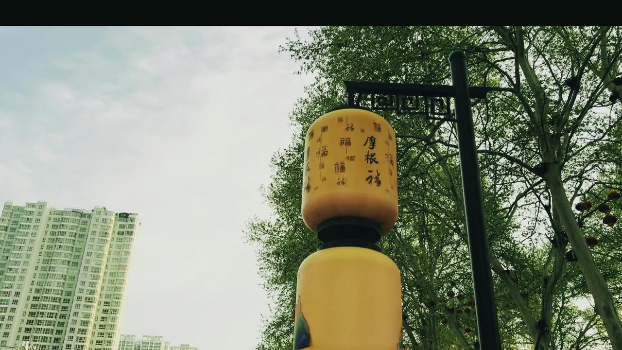 🌿梅溪河穿城而过，南阳心动瞬间～梅溪河穿城而过，南阳的风都带着温柔。站在桥上看