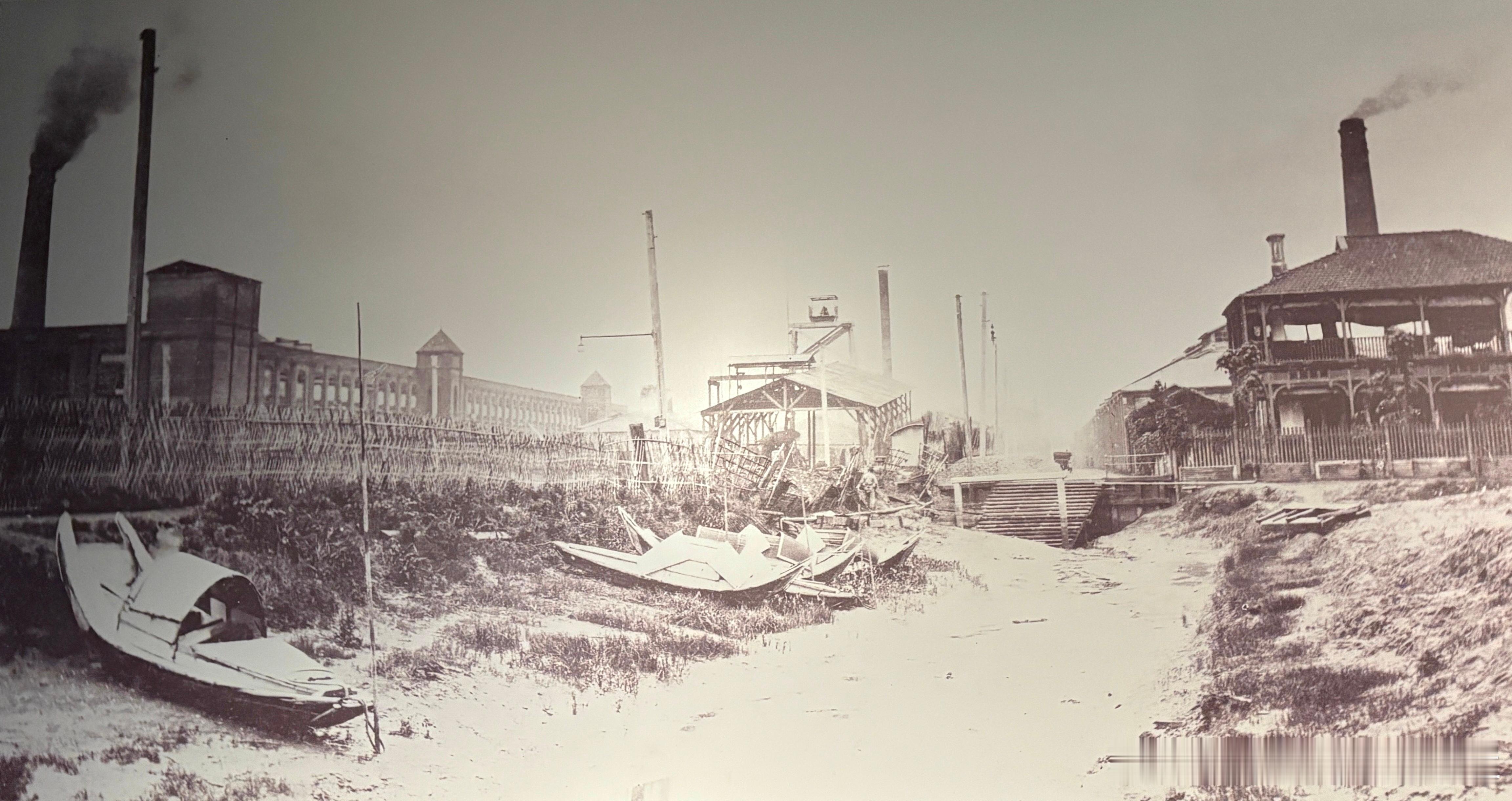 1896年创建的怡和纱厂外景，位于今天杨树浦路670号，是上海开埠后外商在沪开设