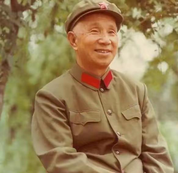 1972年，陈毅元帅病逝，为保护陈毅的遗孀张茜，粟裕果断出手把她调到了军事科学院