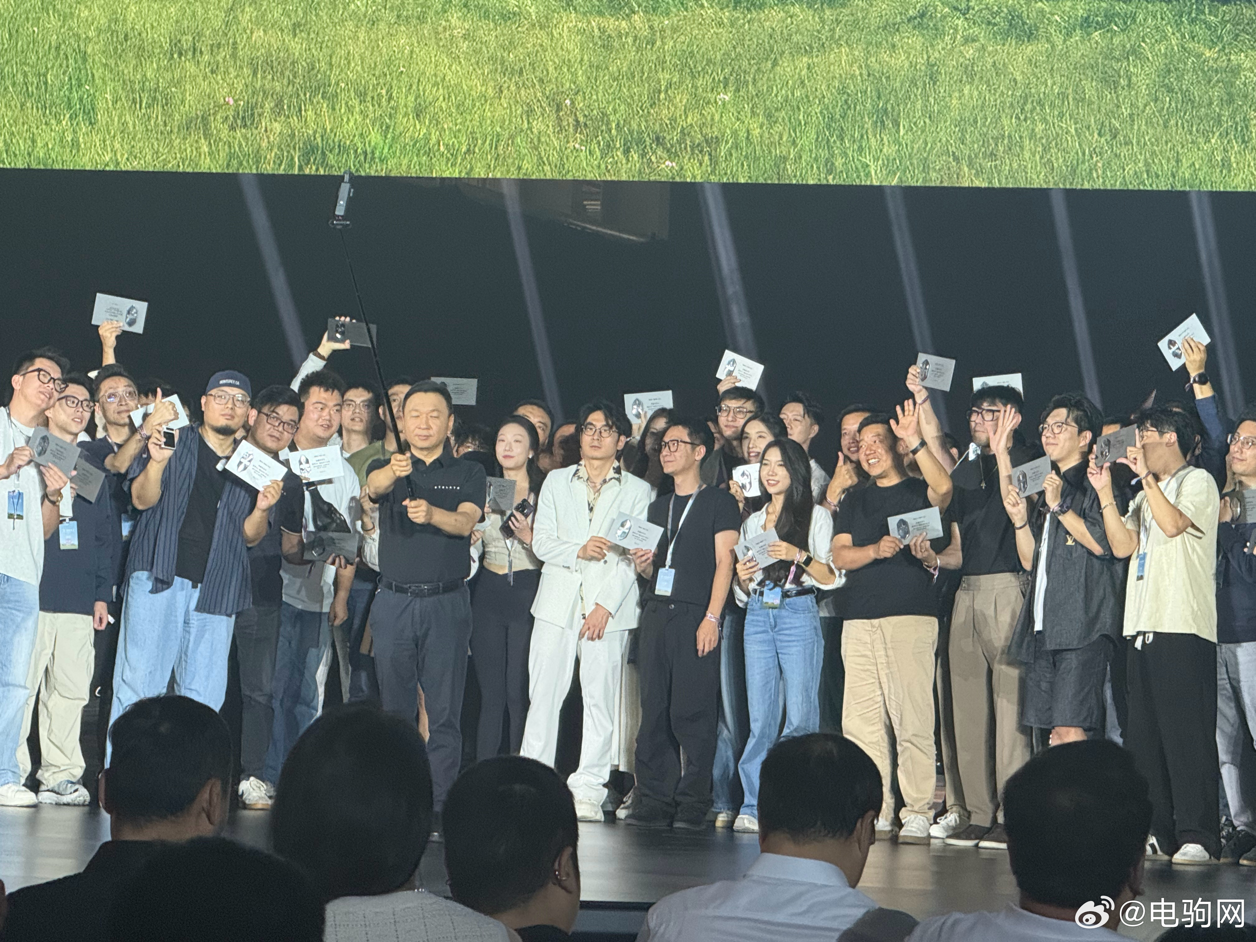 享界S9T交付上，北汽董事长张建勇：不少高管都定了享界S9T，余总和我也要求了，