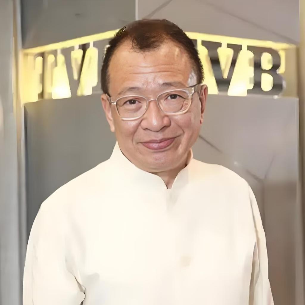 许绍雄走了，
他最放心不下的人
不是女儿许惠菁，也不是他的演艺圈事业，而是与他相