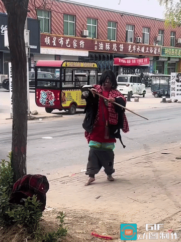 半生追逐，不如一身洒脱
 
人间这趟旅途，实在太苦太累。
每天在职场、房贷、人情