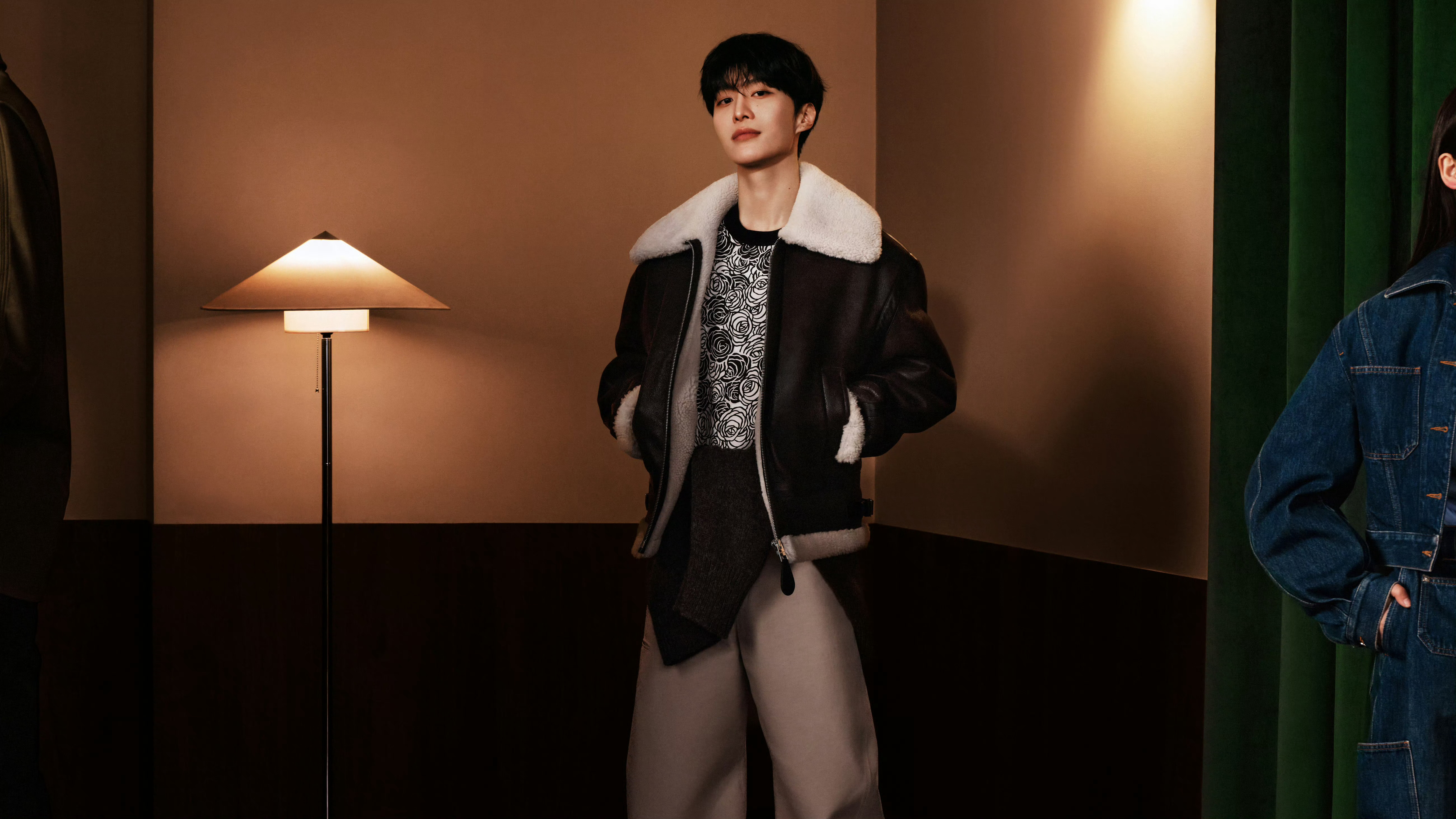 品牌代言人范丞丞与品牌大使章若楠共同出镜演绎GIVENCHY新年贺岁大片，二人以