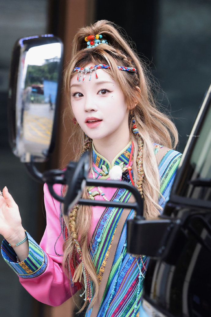 宋雨琦藏服路透宋雨琦抹额 宋雨琦抹额，好漂亮的造型 ​​​