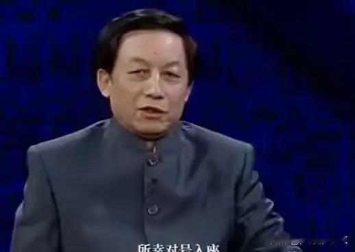 4月6日厦大建校105周年发展大会上，79岁的易中天获“南强杰出贡献奖”，还拿了