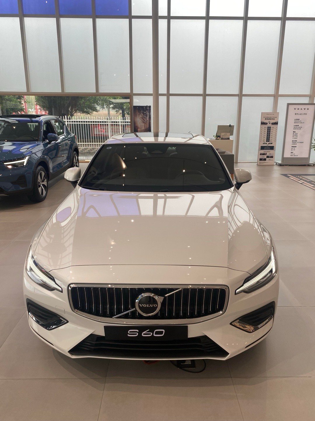 🚘沃尔沃XC60沃尔沃XC60的车身采用笼式硼钢设计，这种高强度、高性能的材料