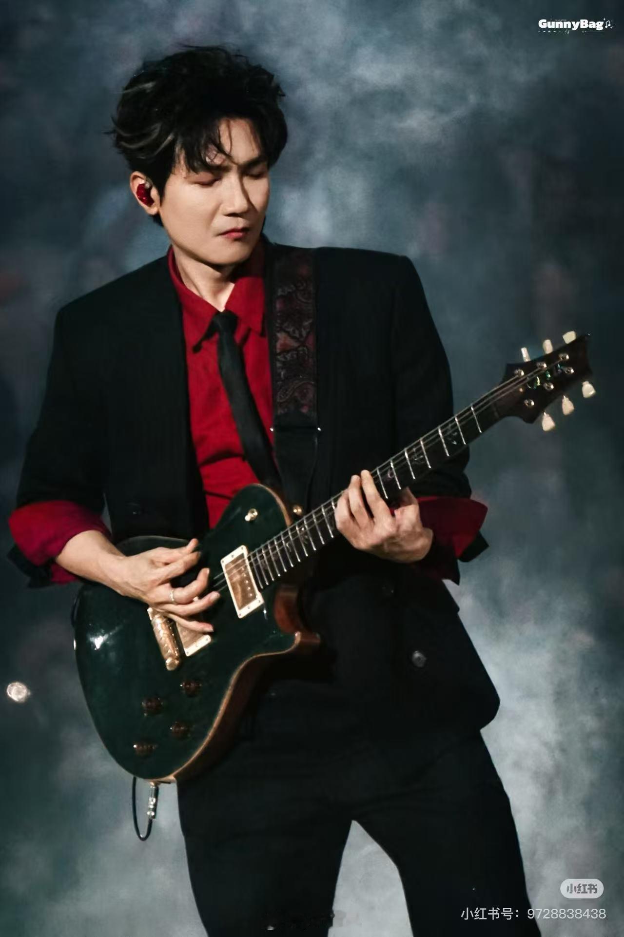 陈楚生晚礼服夯爆了 震撼感从第一个音符就开始！《晚礼服》改编版充满高级感，电吉他