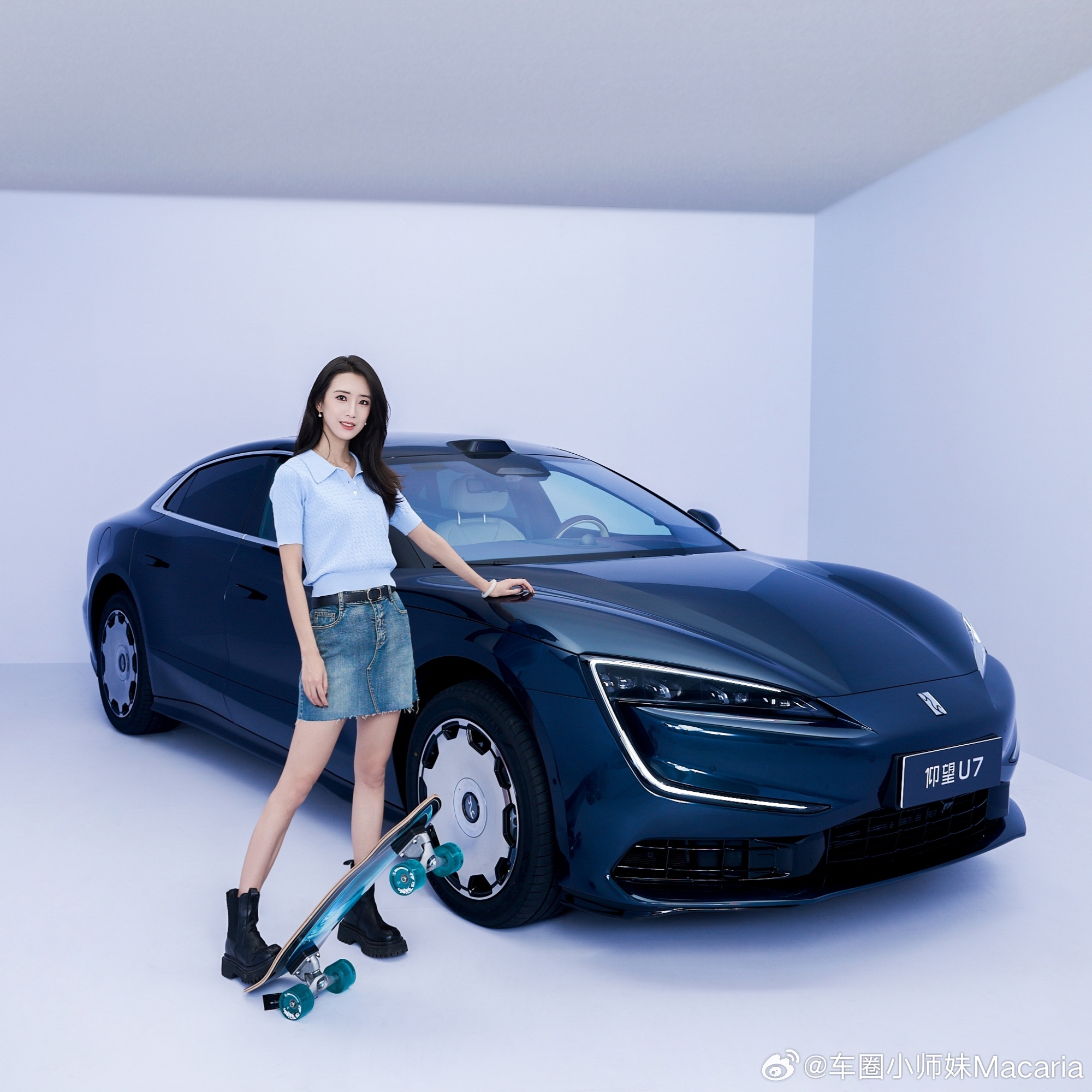 仰望U7出了一个新外观色星河蓝，内饰出了新色旭光橙，20英寸饼状锻造铝合金轮毂和