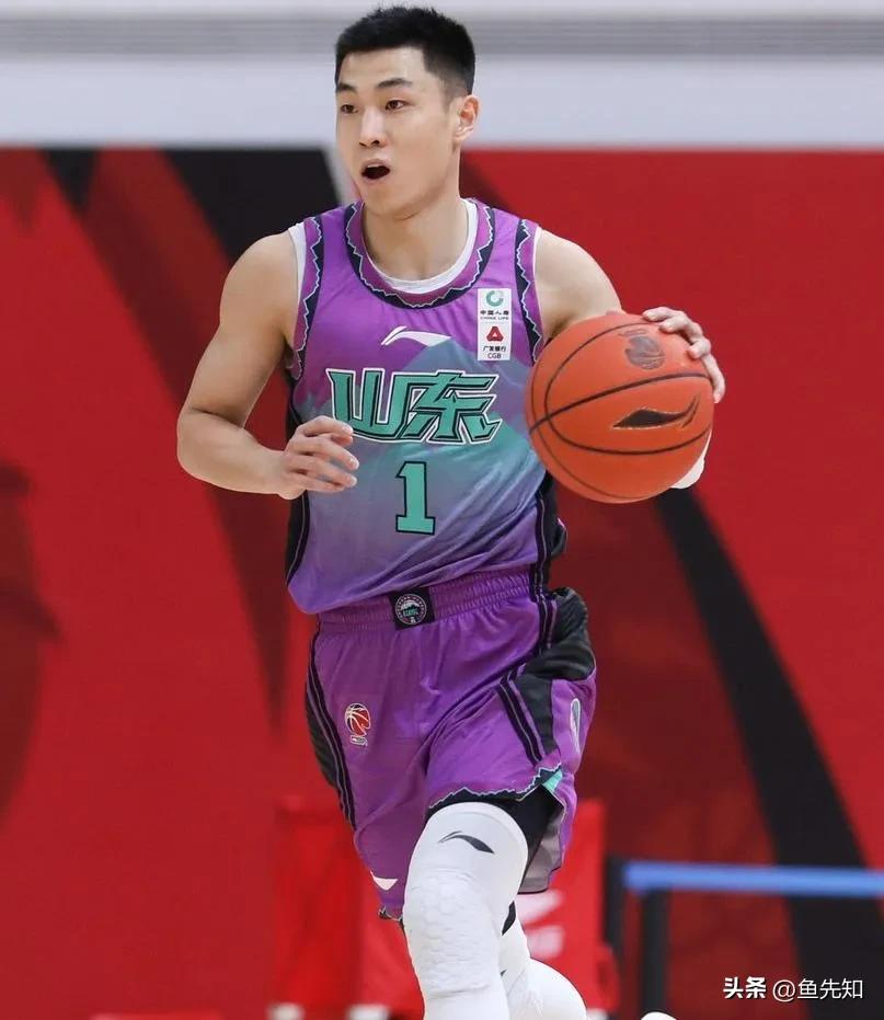 今晚CBA的焦点之战无疑是山东队主场迎战广东队。这是一场非常重要的卡位战，如果山
