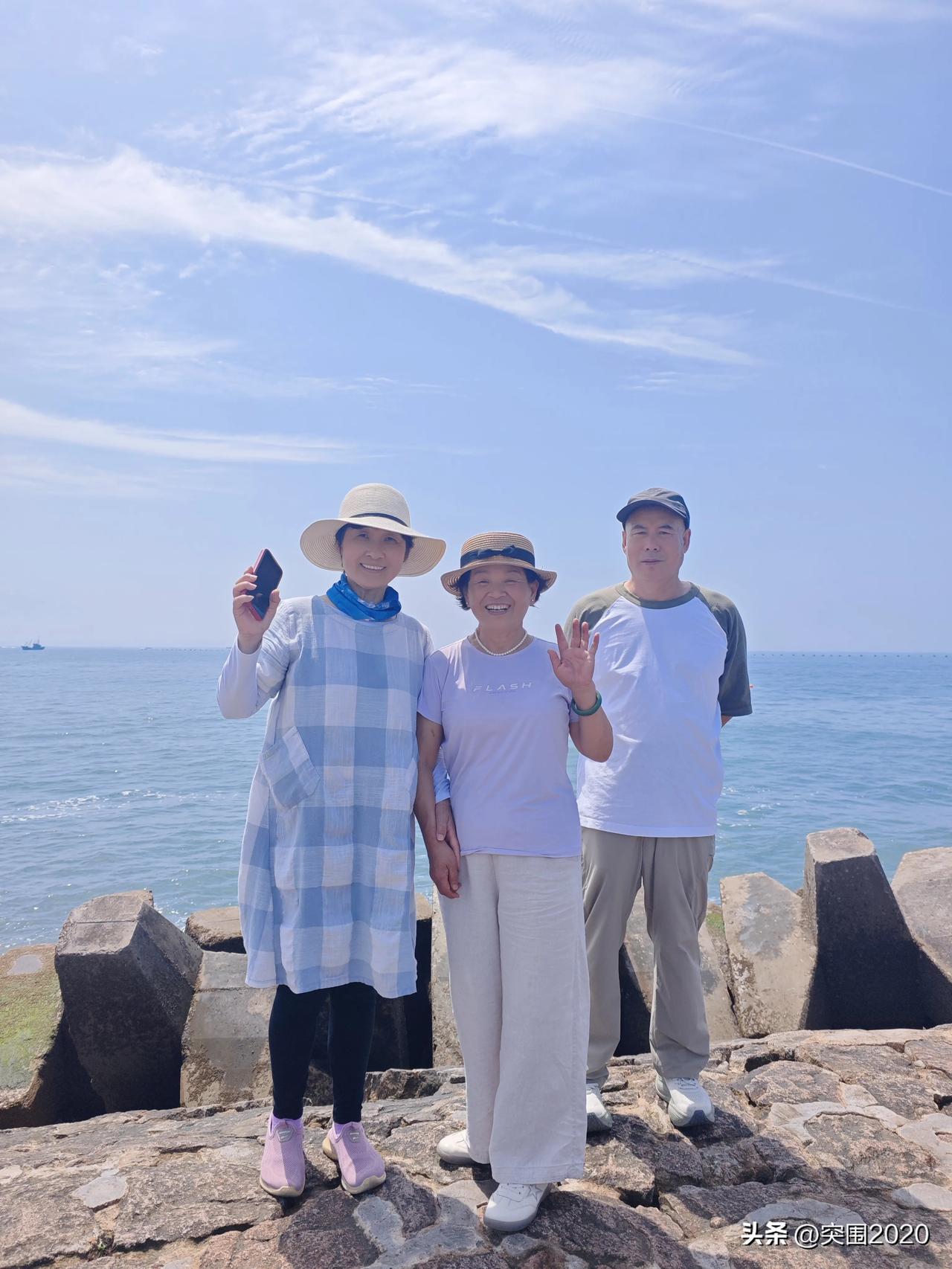 有朋自远方来不亦乐乎？结果被我舞扎的又打脸又掉链子。

上海来个大姐，老朋友了，
