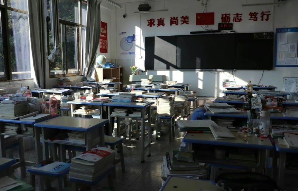 当时只道是寻常，一眨眼青春易逝啊。那时候下课书一盖就是睡，短短十分钟都会做梦……