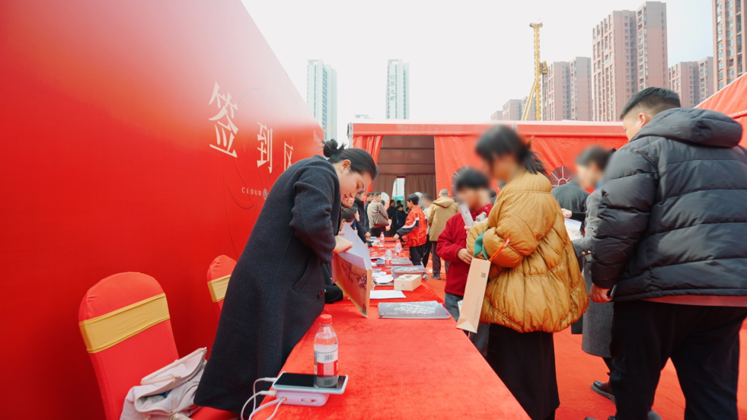 劲销2.4亿燃爆春节档！首开即封神，漯河会展芯红盘实至名归