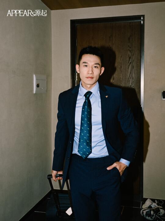 喜歡我穿正裝的模樣嗎？