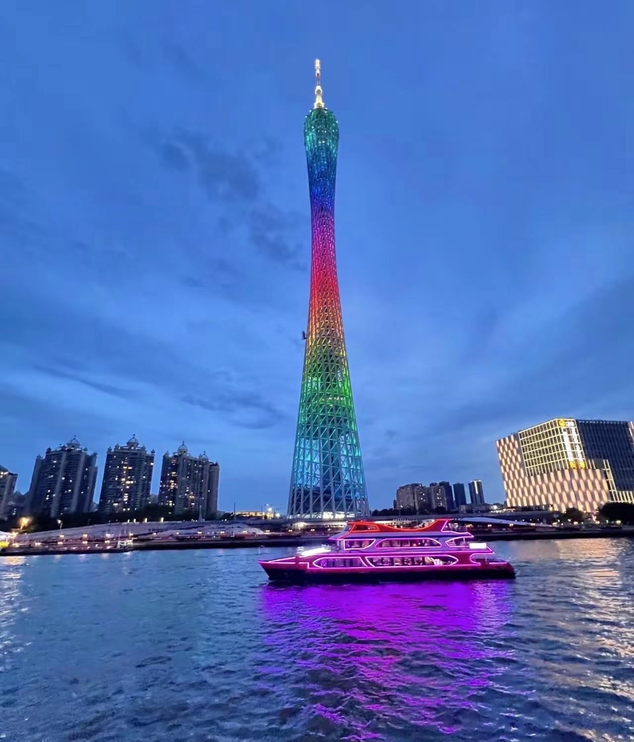夜晚的广州塔还是挺好看的广州 广东广州