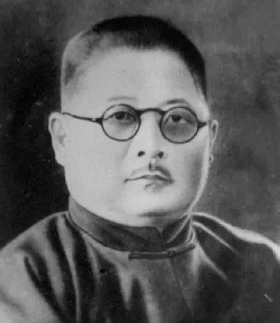 1934年，吉鸿昌牺牲没多久，妻子胡红霞就被特务盯上了，特务本想靠着胡红霞钓大鱼