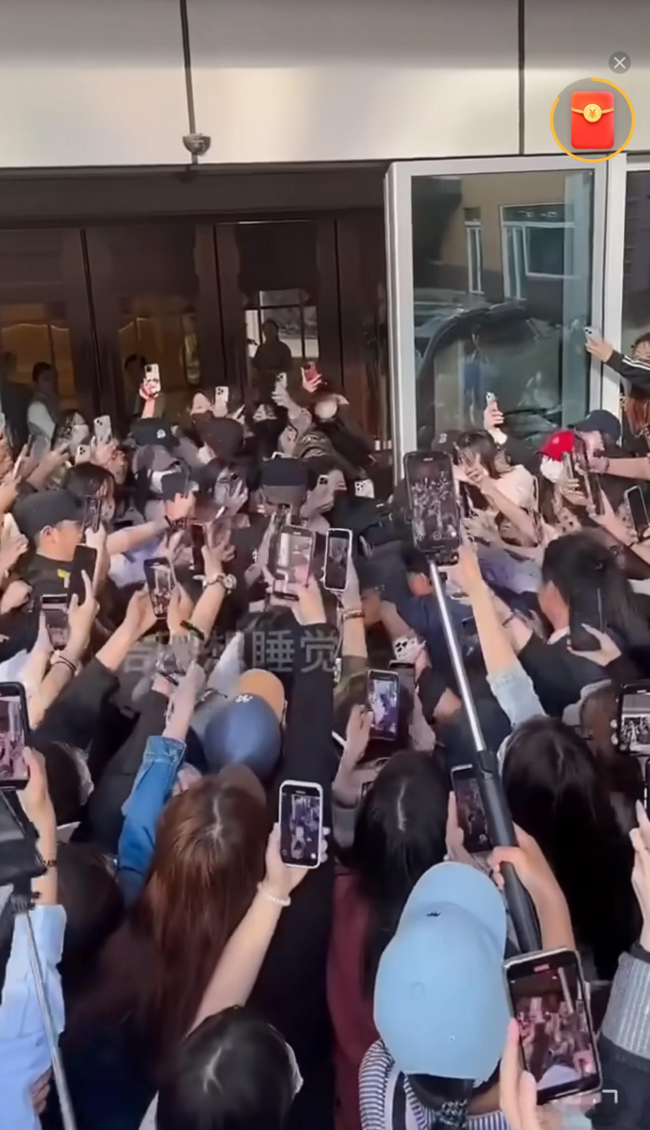 为什么要挤他的，还是不能理解这些人呐[吃惊]请找出图中严浩翔的位置[污]严浩翔机