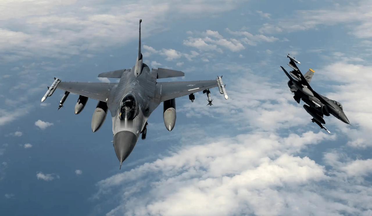 美国首批F-16V踏上赴台路程，总额77.4亿美元的军售订单落地，国防部警告话音