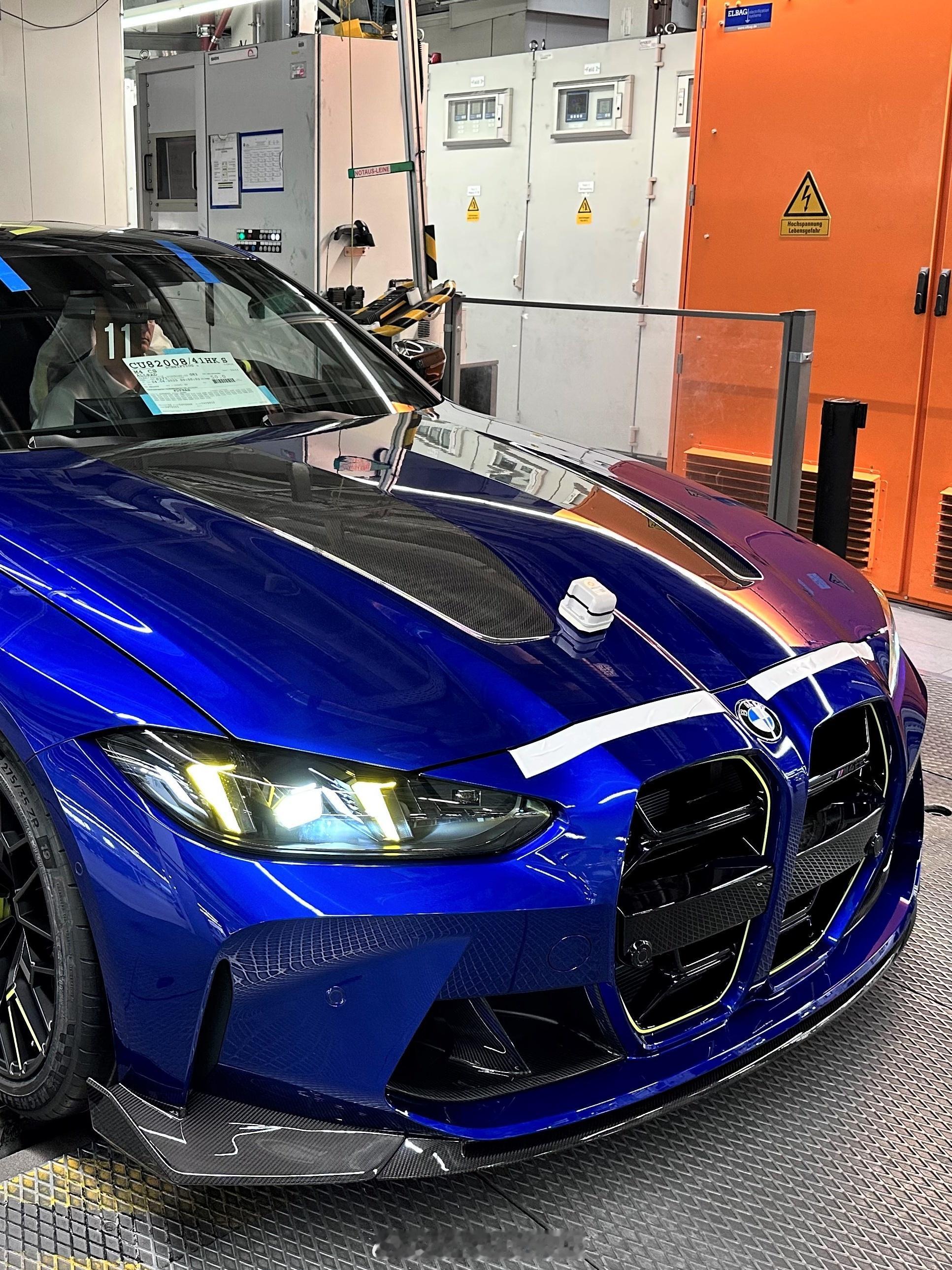 BMW M为纪念9届摩托车世界冠军、现任BMW M车队车手Valentino R