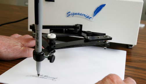 在特朗普要求调查拜登之后，美国司法部曾审查拜登及助手在使用自动签名机签署总统文件