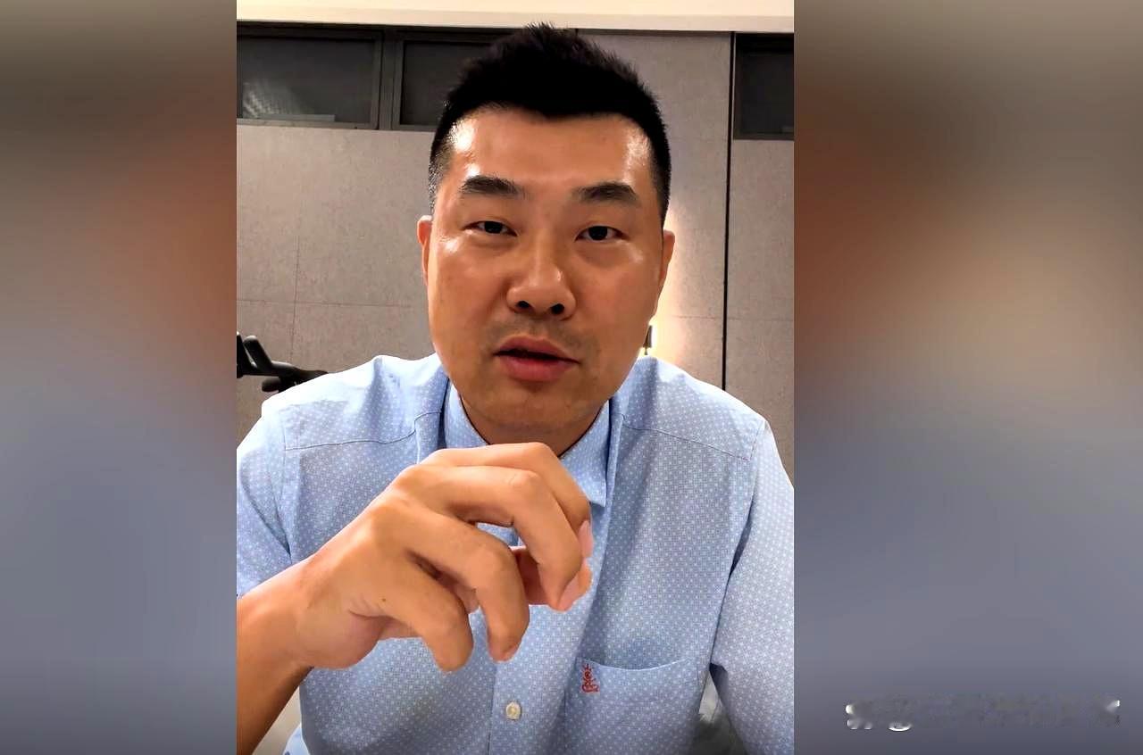 王仕鹏的机会来了！
昨天下午，广东宏远男篮发了一则通告，向社会公开招聘总经理、全