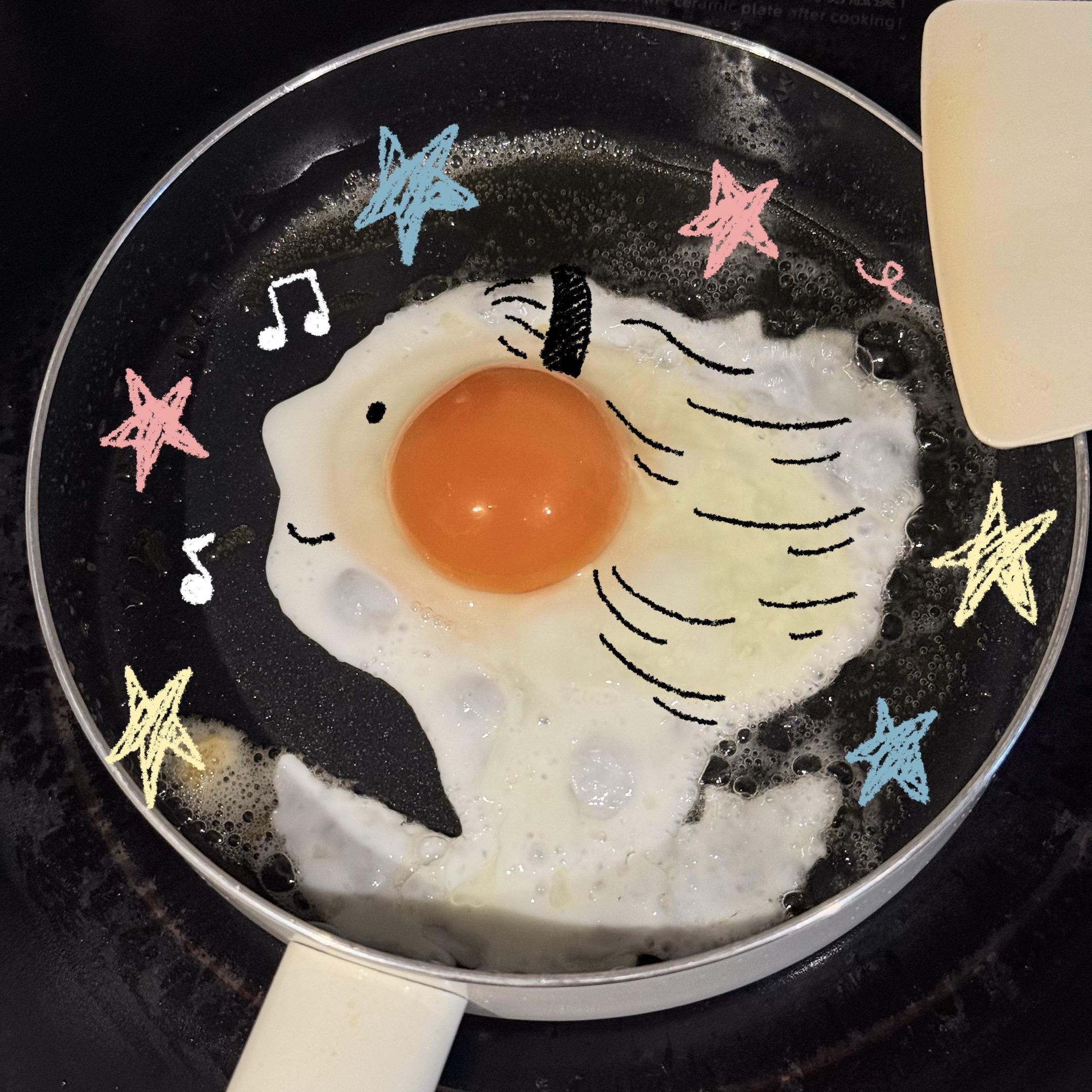 我好喜欢煎鸡蛋！ 有没有人跟我一样 好喜欢煎鸡蛋啊～ 特别是每次敲碎蛋...