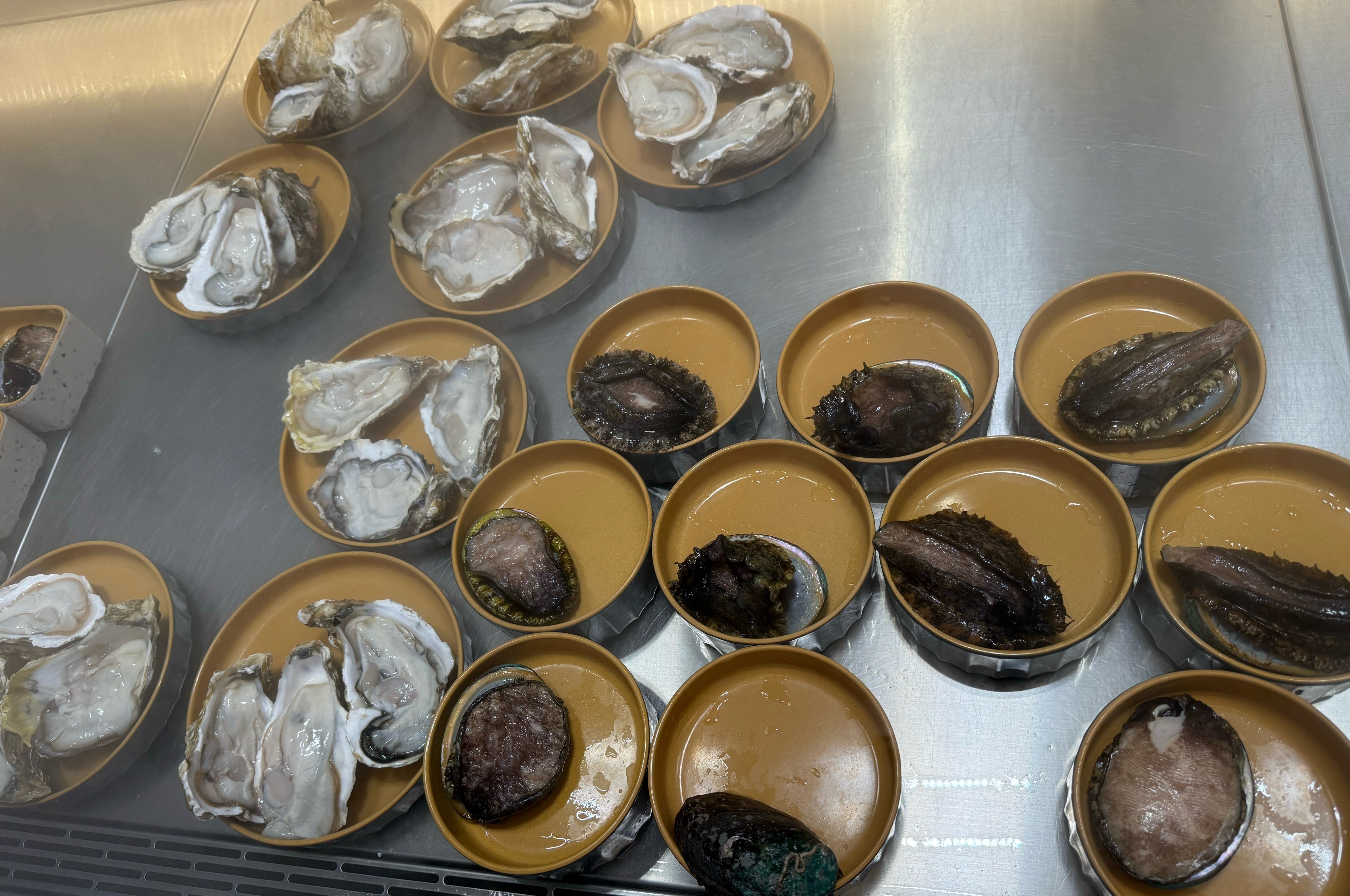 海底捞大排档火锅，挺有意思的，食材新鲜又便宜，全自助自选，北京好像没有见过呢