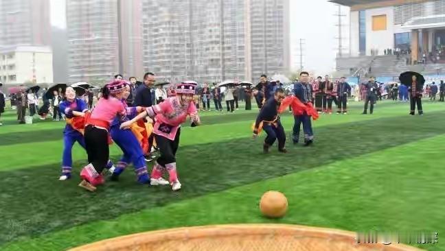 中国足球曾经也有辉煌的时刻，在世界杯这次中，美国，加拿大和墨西哥，举办的世界杯中