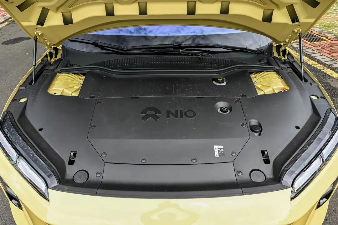 5月25日，新款蔚来ET5/ET5T在粤港澳车展闪亮登场，整车29.8万元起，采