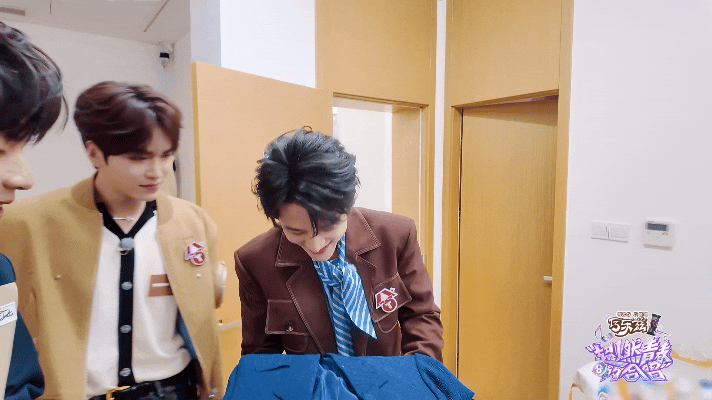 希林娜依高医学和科学中选择神学 蟾蜍：今天我就是最灵的那个幸运物🙏燃青团这期奔