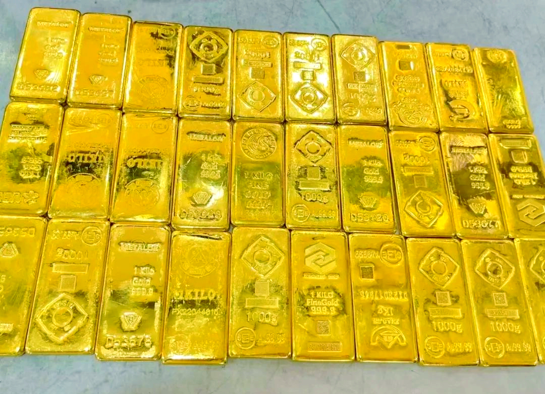 金价 想想以前好多人觉得黄金俗，买钻石，现在看黄金是真香啊，早期囤黄金的人真的是