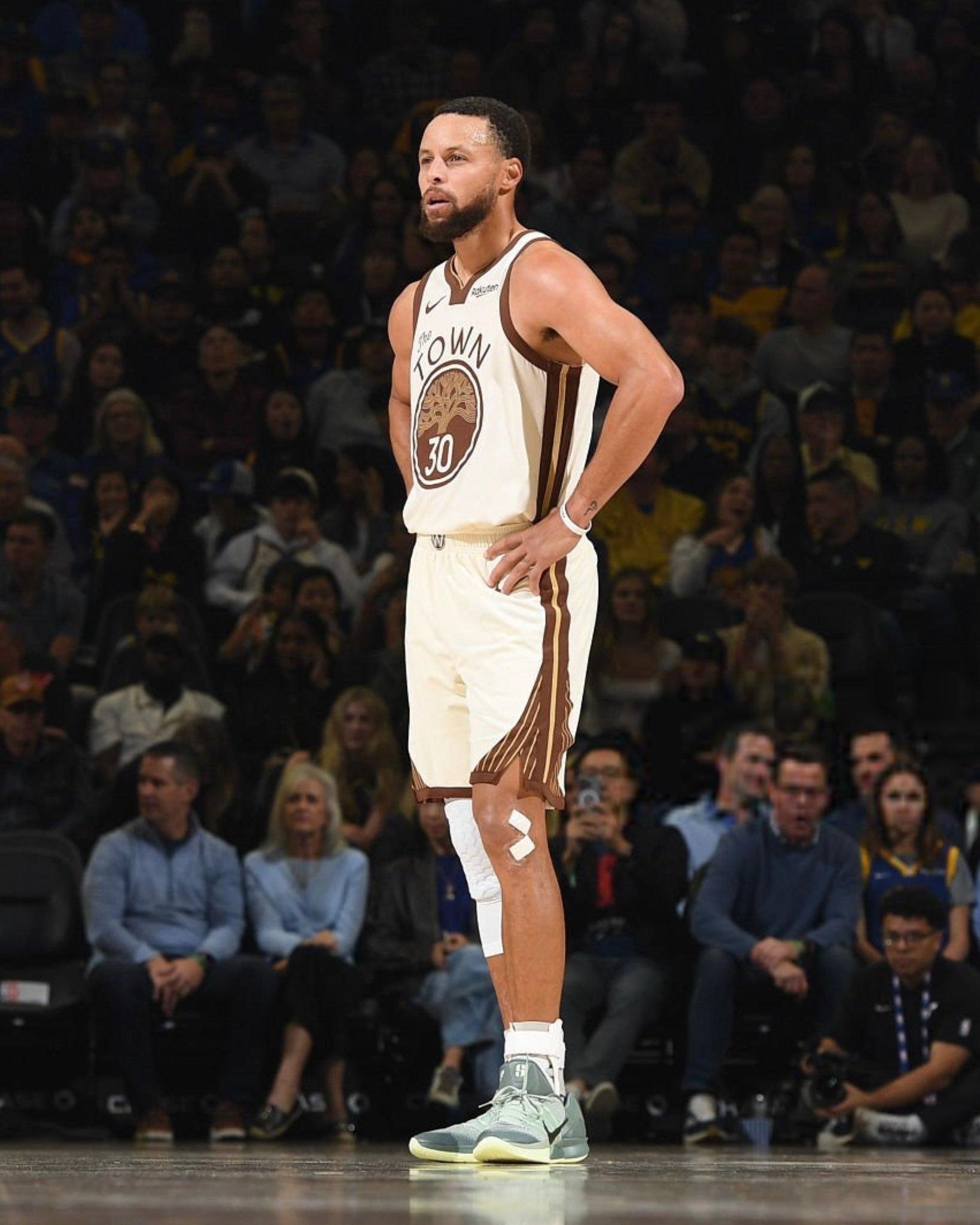 大家评价评价 勇士今年这个配色球衣怎么样？ 