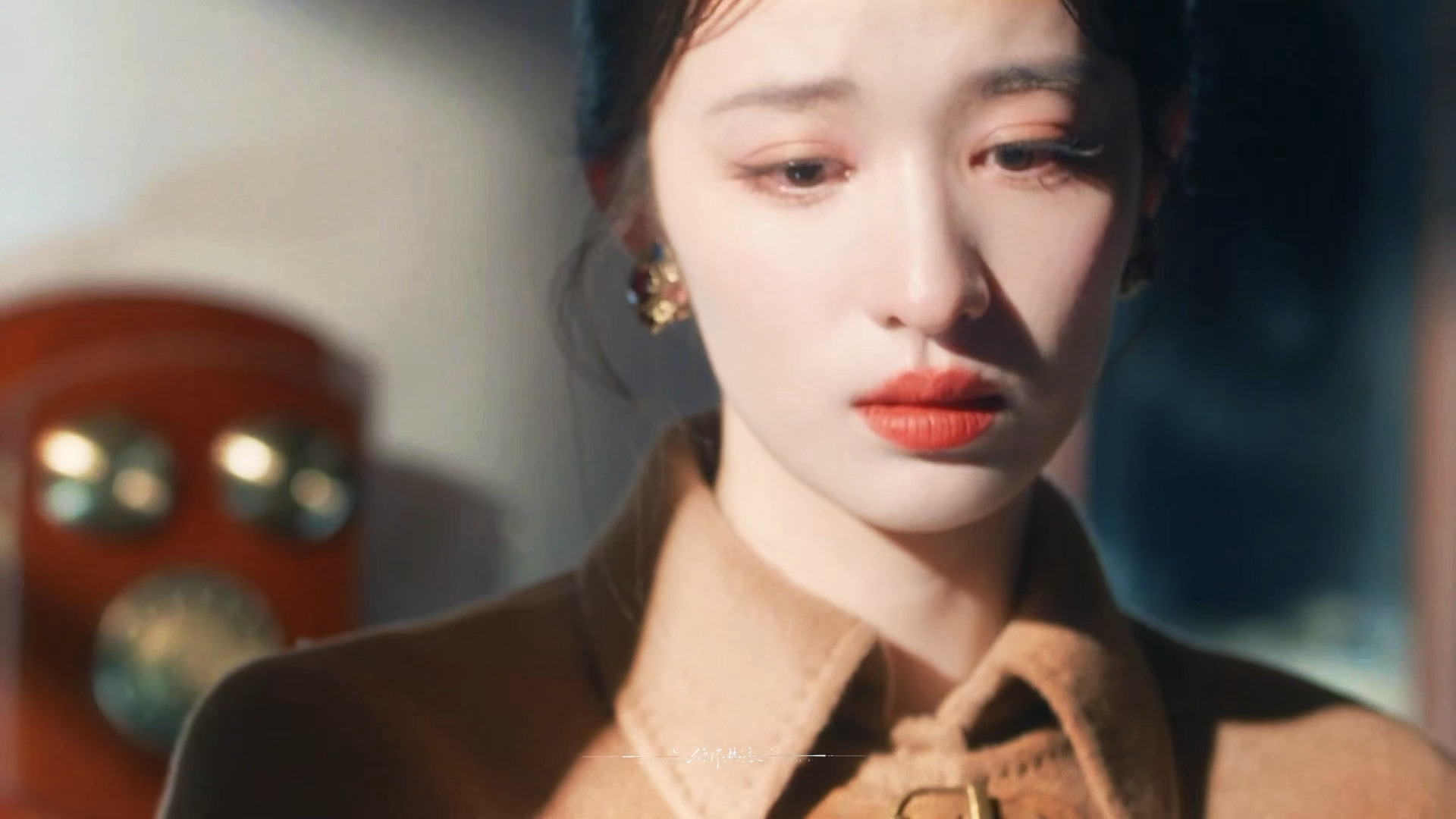 素素为什么要背负这么多，她只是一个咬着牙努力走到了现在的小女孩罢了，所有的委屈悲