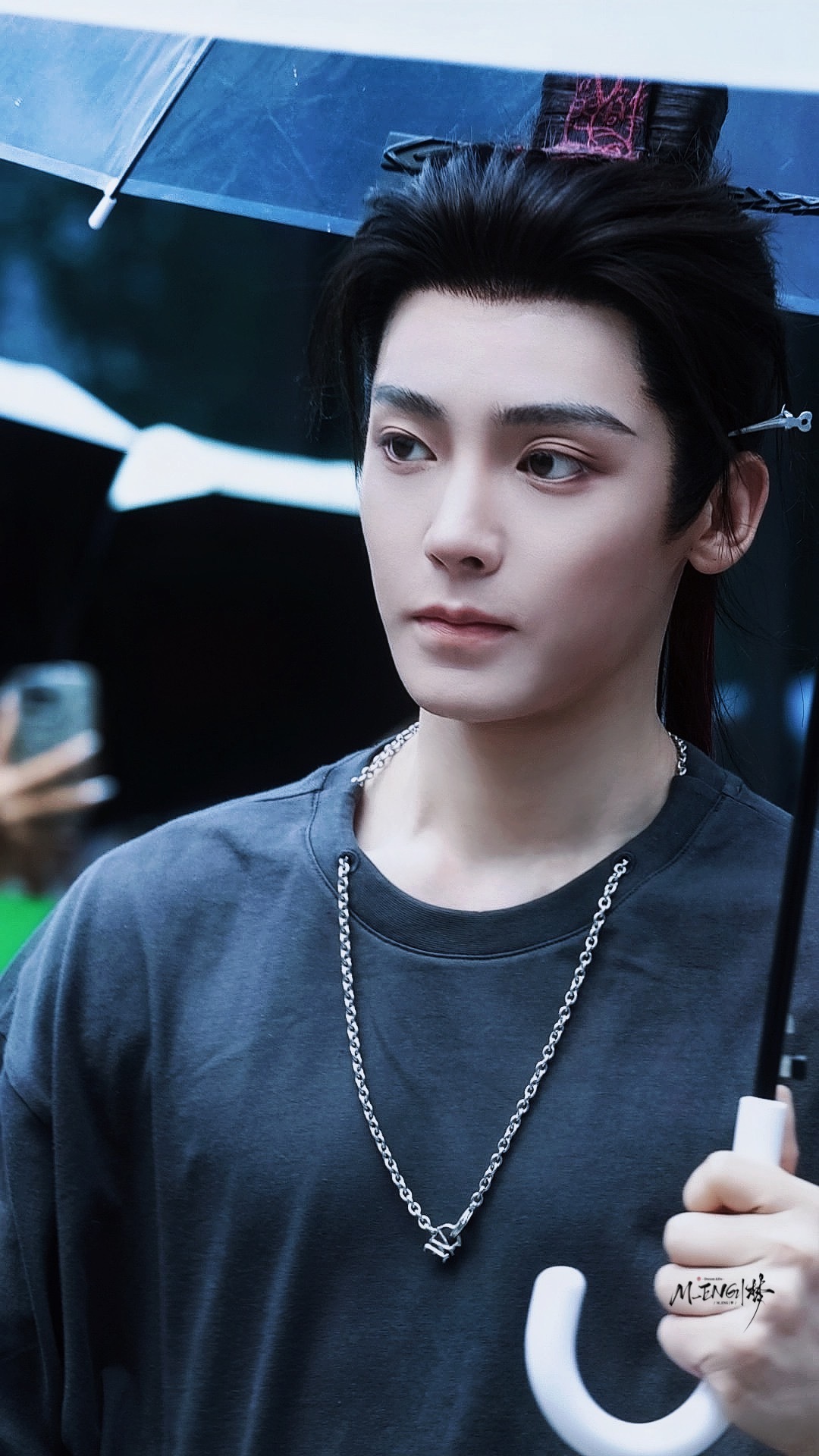 侯明昊  真“梦女”了大清早梦到去明昊演唱会，在第一排好近啊还让我为下首歌报幕，