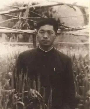 马上要清明节了！让我们再次缅怀他，中国杂交水稻之父—袁隆平爷爷，没有他，我们也许