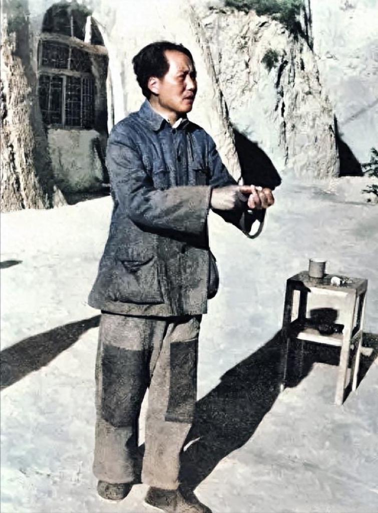 “土八路，土八路”，八路军的这个称呼。让很多人误以为八路军都是泥腿子出身，实际上