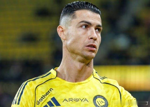 C罗连续两轮拒绝为利雅得胜利出战，按照此前的消息，C罗罢赛是因为利雅得胜利缺乏财