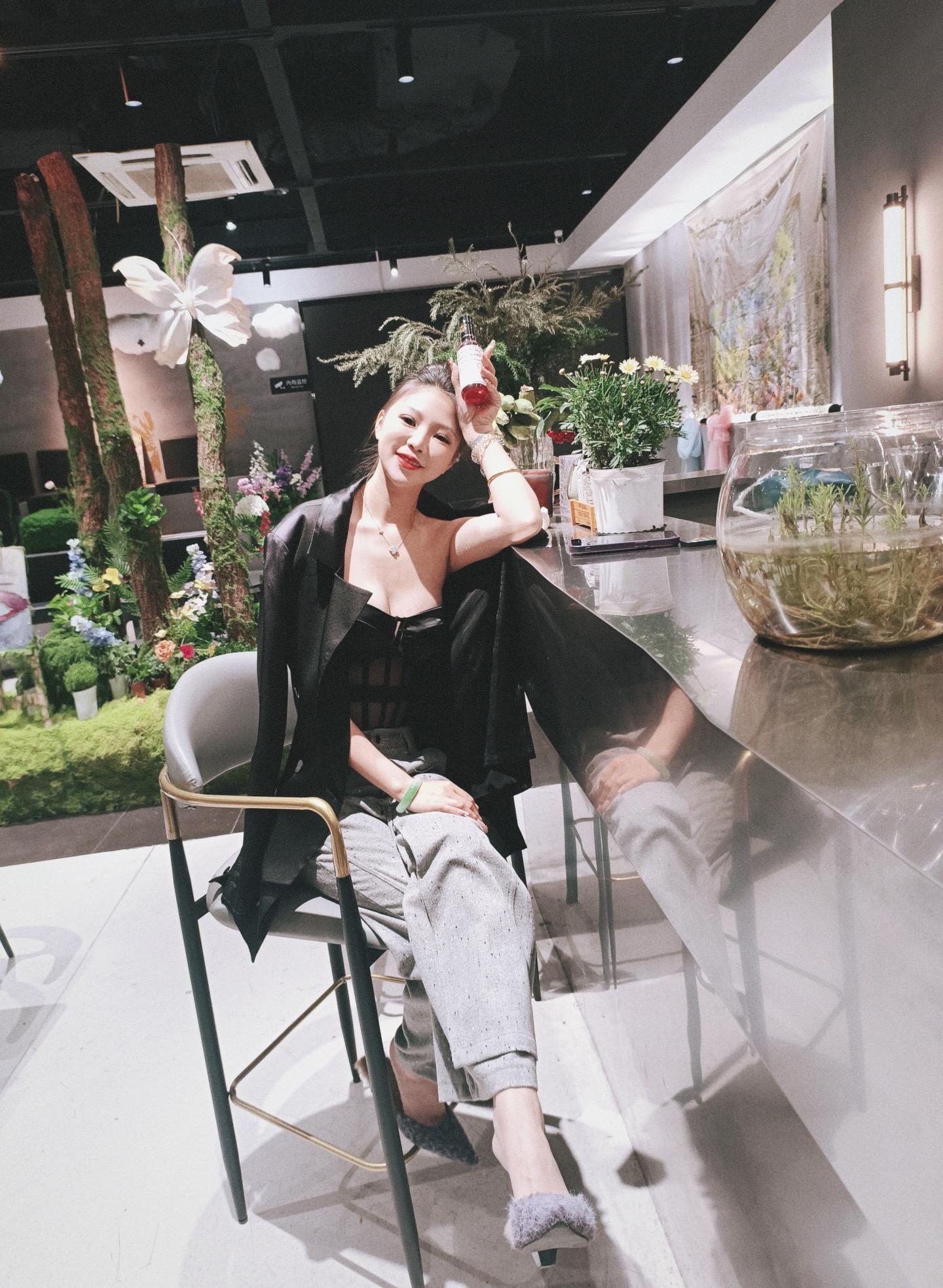 我希望以后跟我结婚的人，是因为爱我，想保护我，想跟我温暖。而不是因为我...