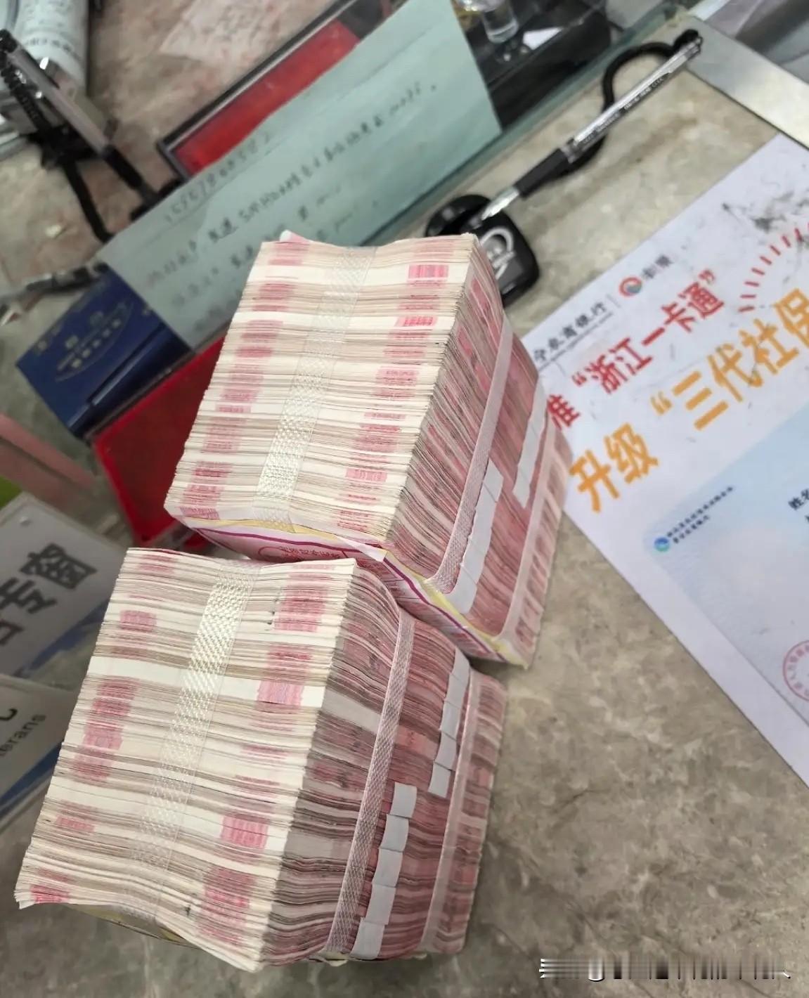 下午刚从银行办事回来，必须得给大家提个醒，特别是习惯把钱存银行的朋友！

如果你