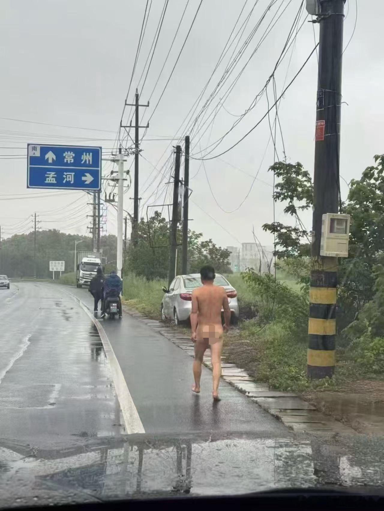 问过了，大哥说他收了一台顶配赛那裤子赔掉了…