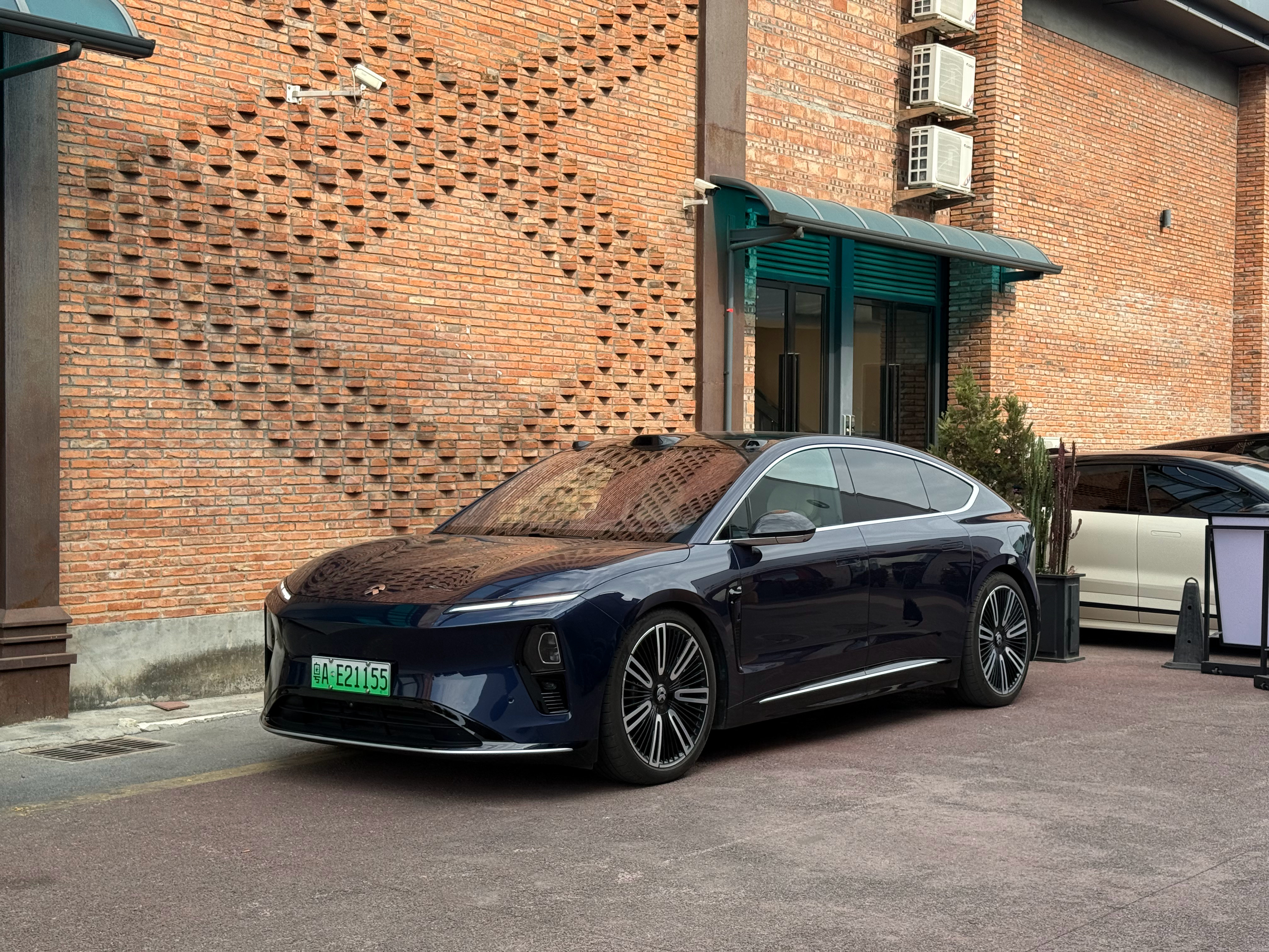 开了一周的ET9，每次经过都忍不住要拍个照，太想买了