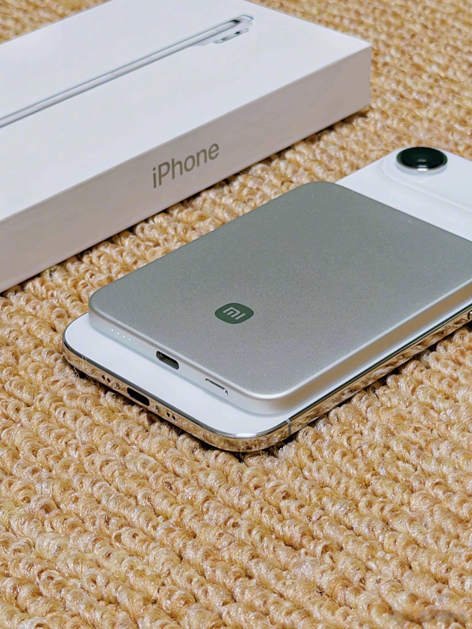 尾巴生活 开箱｜小米金沙江充电宝逛街的时候赶上门店现货，直接拿下。6 毫米、99