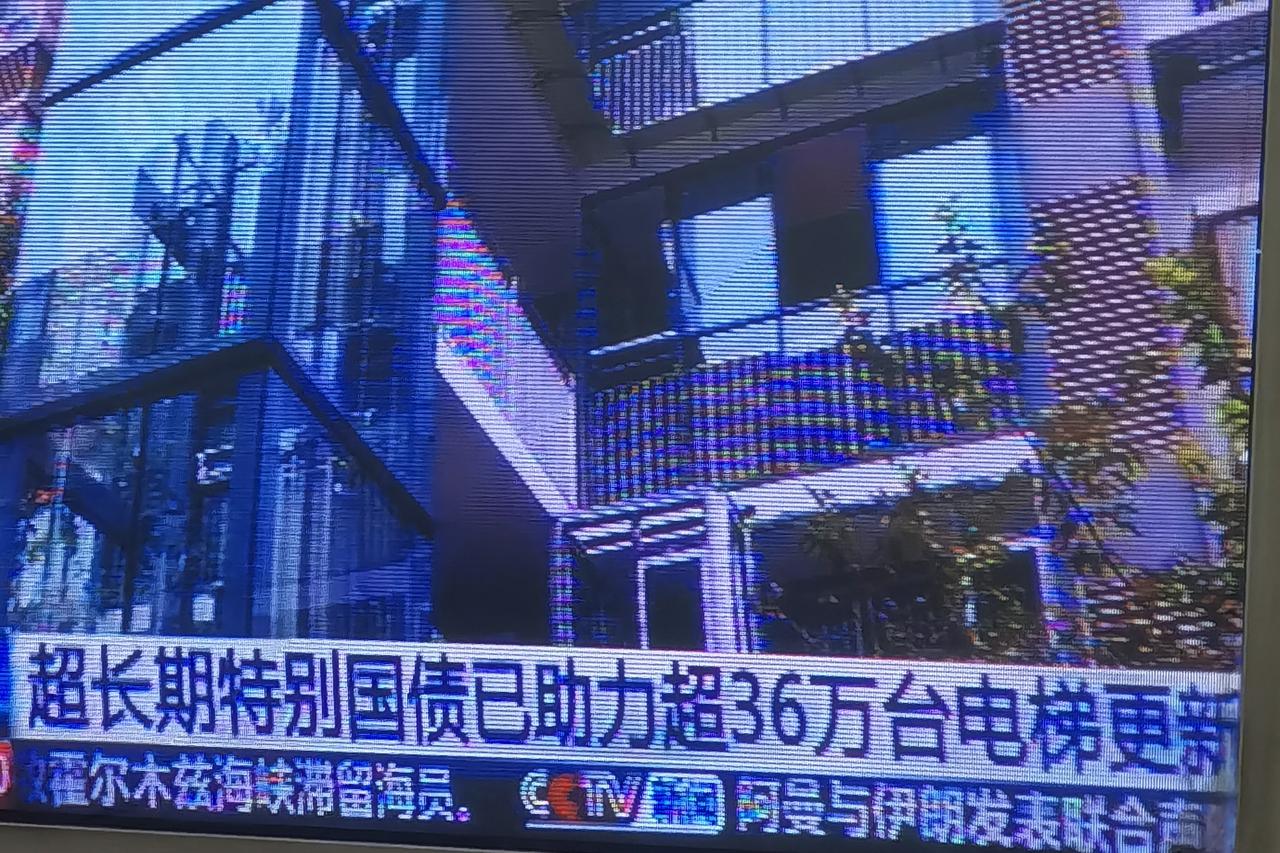 旧楼为什么非得加装电梯国家鼓励旧楼加装电梯，国家还会有错吗？加装电梯是民生工程，