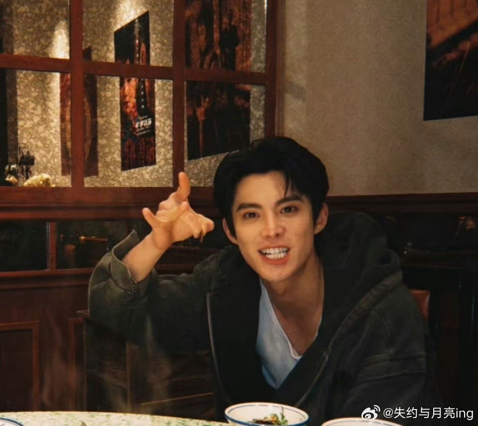 放过王鹤棣吧 王鹤棣不可能把自己拍照去过的地方锁起来啊 这也能🐎王鹤棣？帅哥真