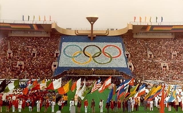 1980年莫斯科奥运会，勃列日涅夫在开幕式上大放异彩，却留下了一个历史笑话。
 