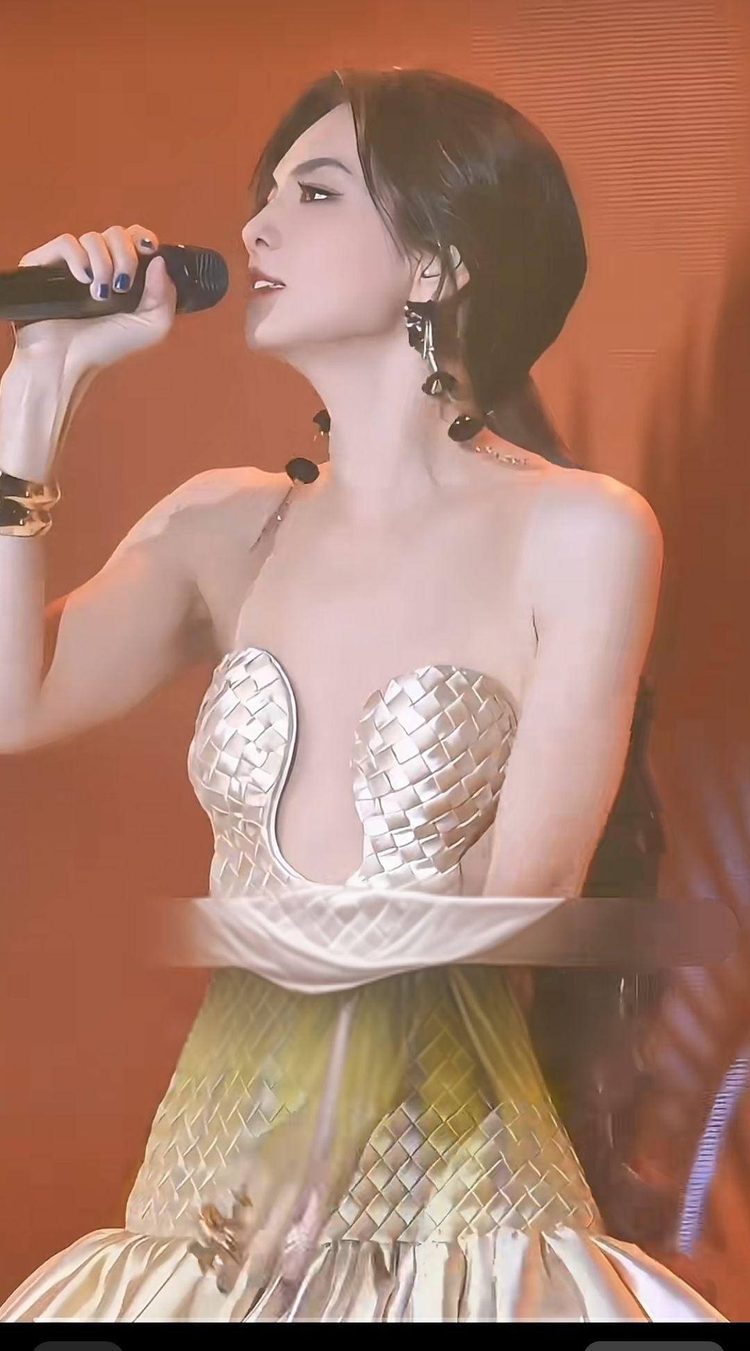 这套衣服咋样？