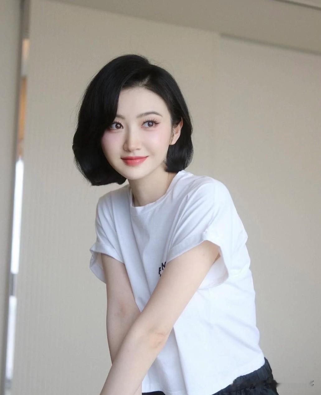刷到网友讨论：景甜在娱乐圈还能翻身吗？
 
吃瓜视角聊下网上的各种看法，观点仅来