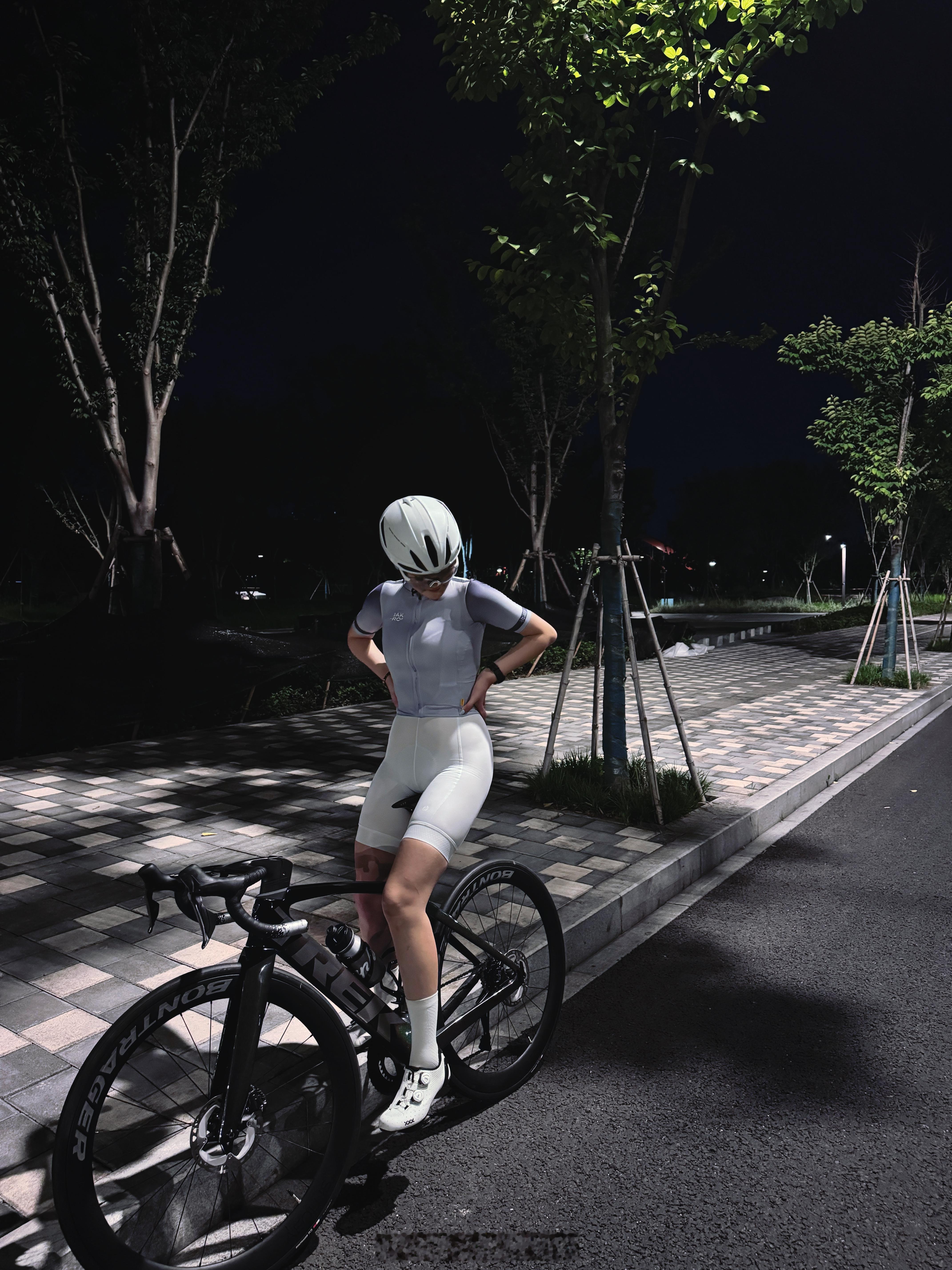 相信我 去夜骑🚴🏻‍♀️ 骑完一身轻松😁#燃动一夏# ​​​