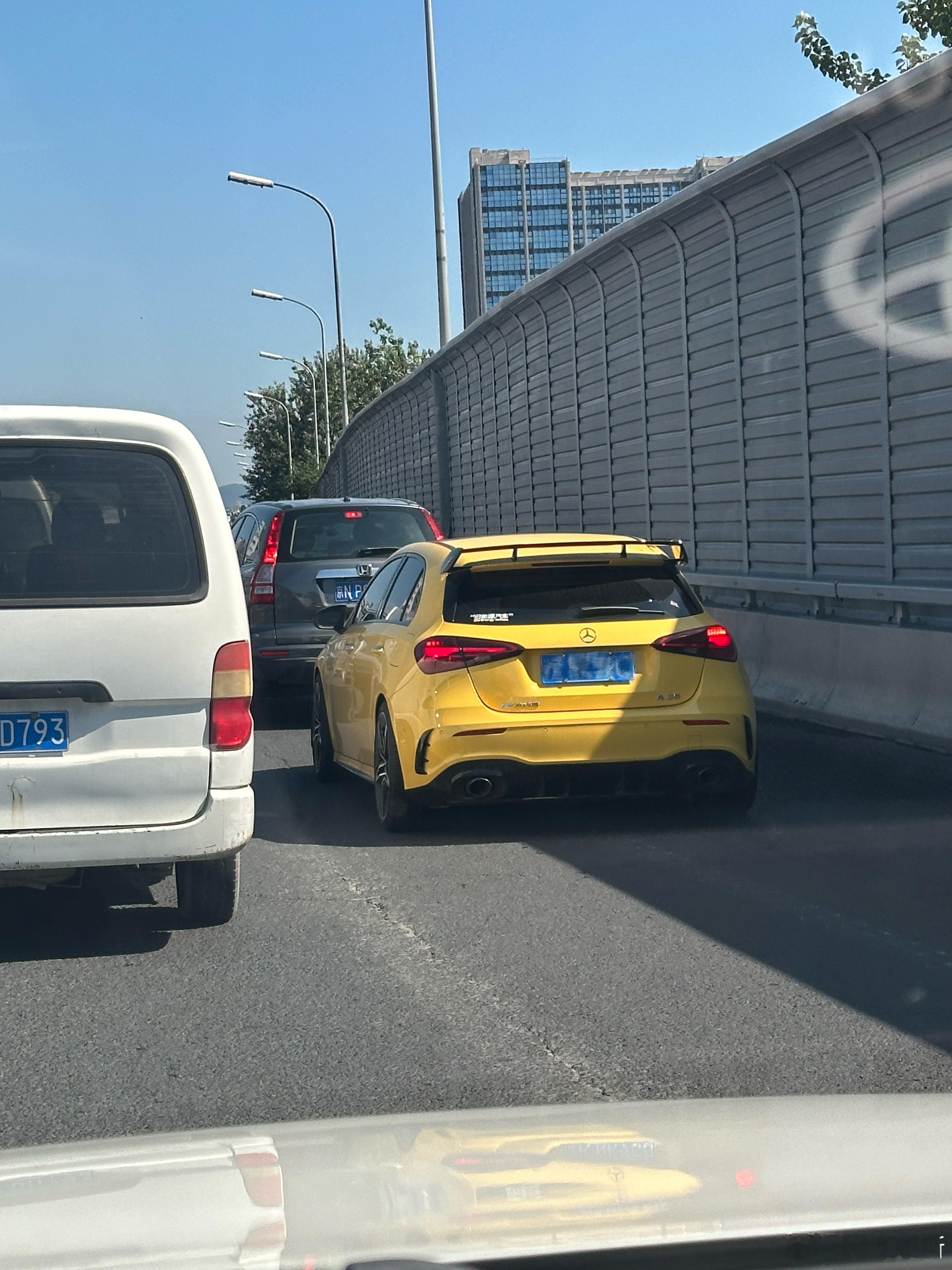 周一早上好兄弟们☀️靓色车跟夏天太配了～ 北京