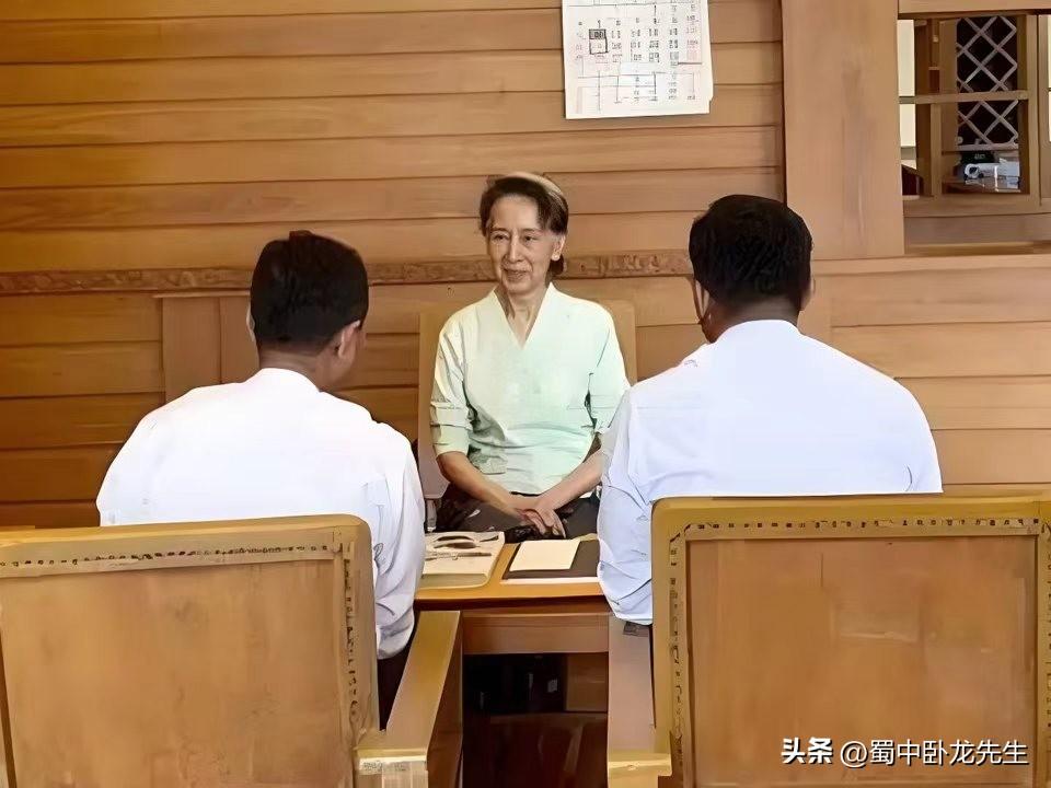 昂山素季在软禁中依然收到英国国王查理三世赠送的特殊礼物的最新消息。据缅甸媒体20
